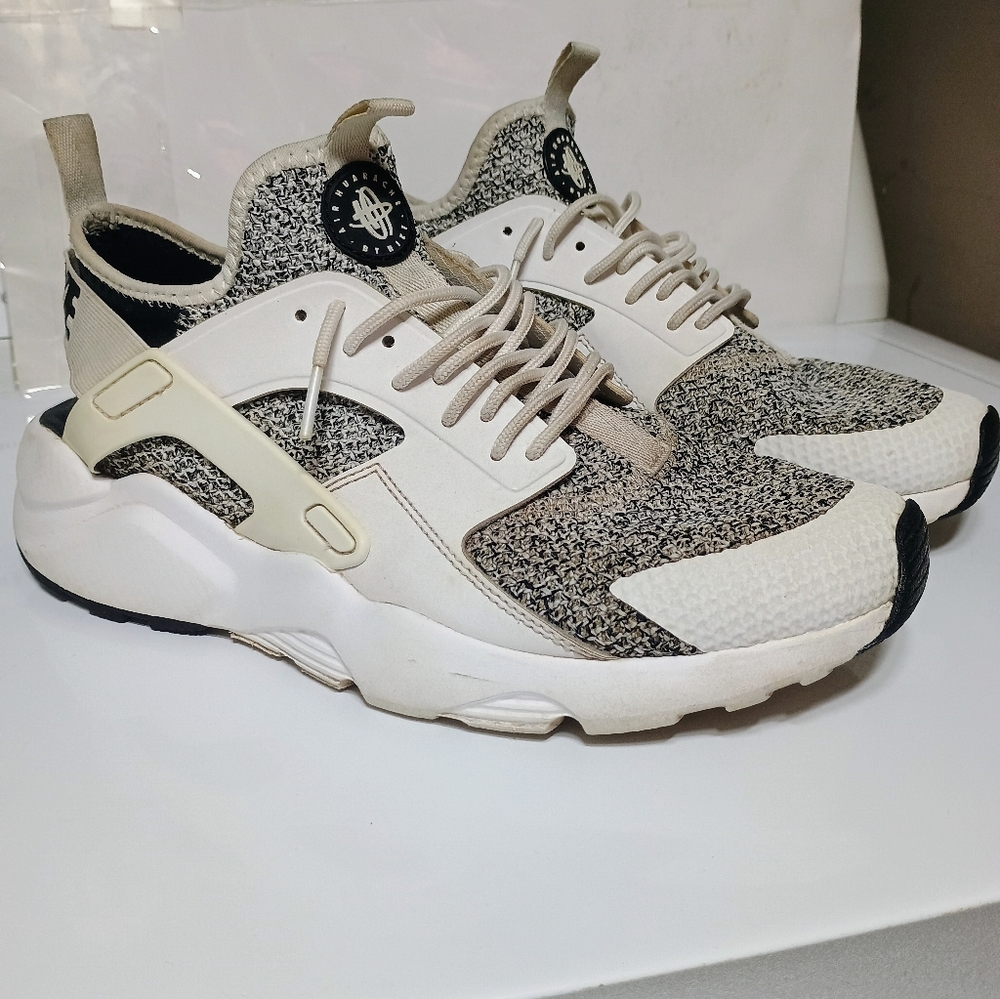 Nike Men’s Beige and Black Knit Sneakers - Picture 2 of 5